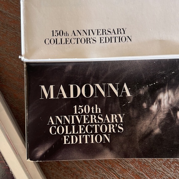 Magazines - Picture 7 of 8